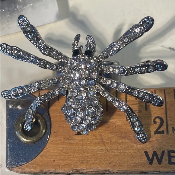 Rhinestone Spider Stretch Silvertone Ring - Picture 6 of 7